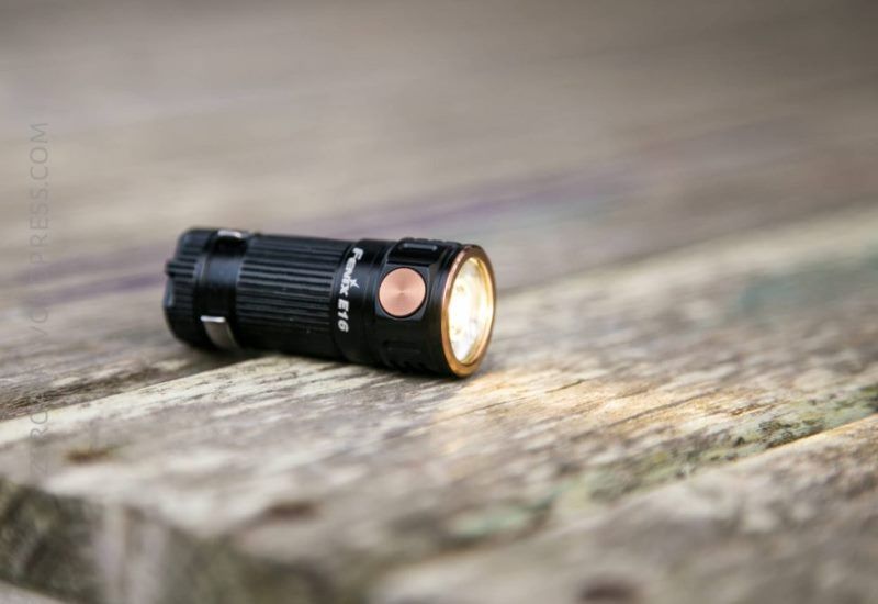Миниатюрный фонарь Fenix E16