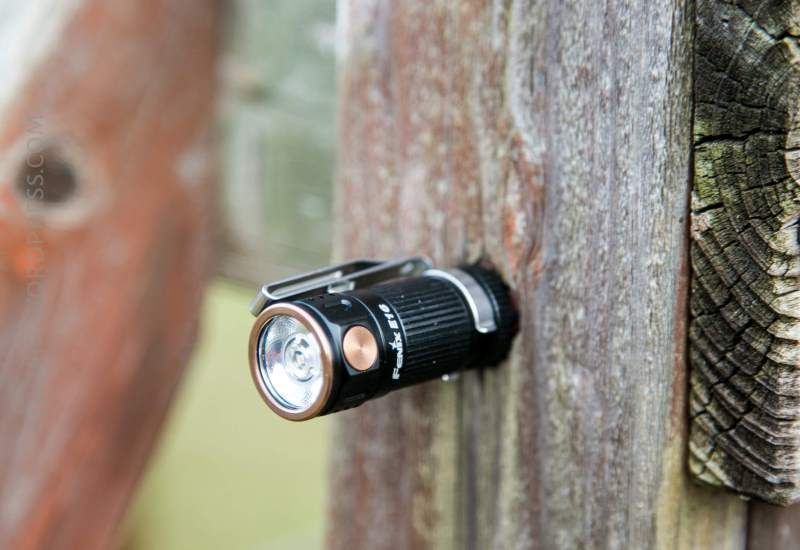 Миниатюрный фонарь Fenix E16