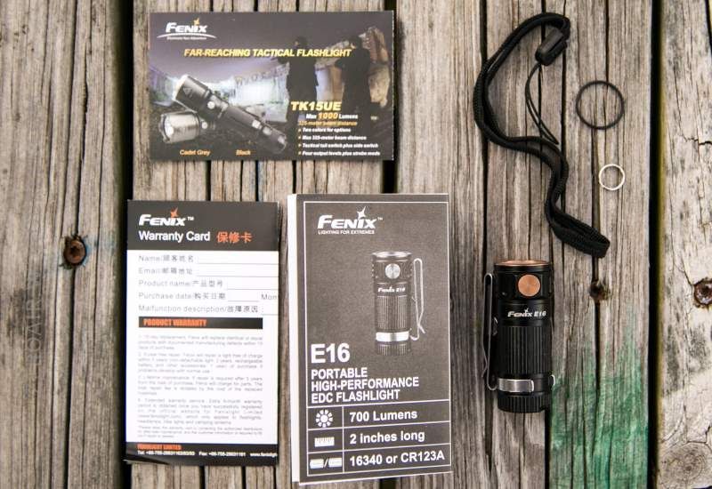Миниатюрный фонарь Fenix E16