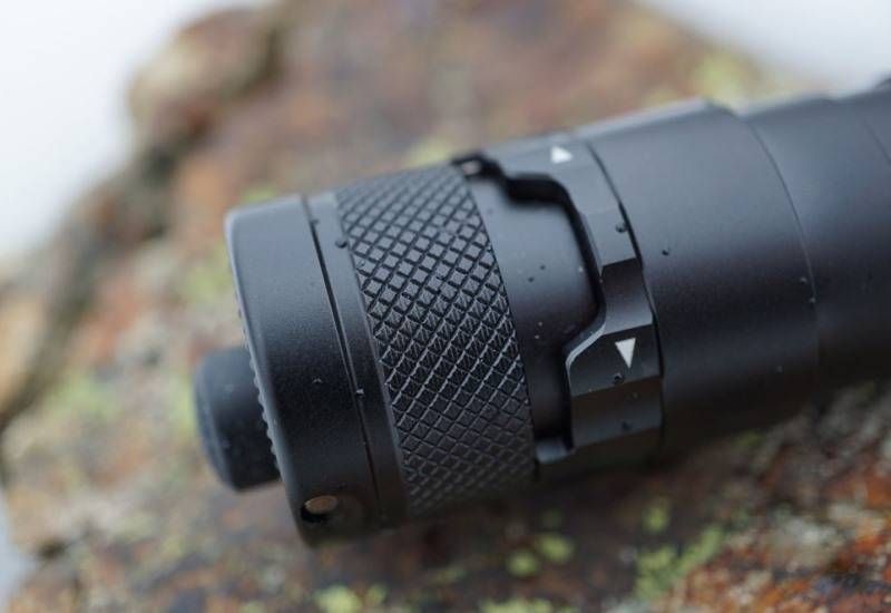 Тактический фонарь Nitecore i4000R