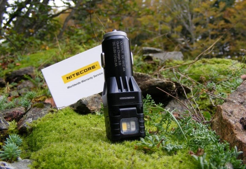 Автомобильное зарядное устройство Nitecore VCL10